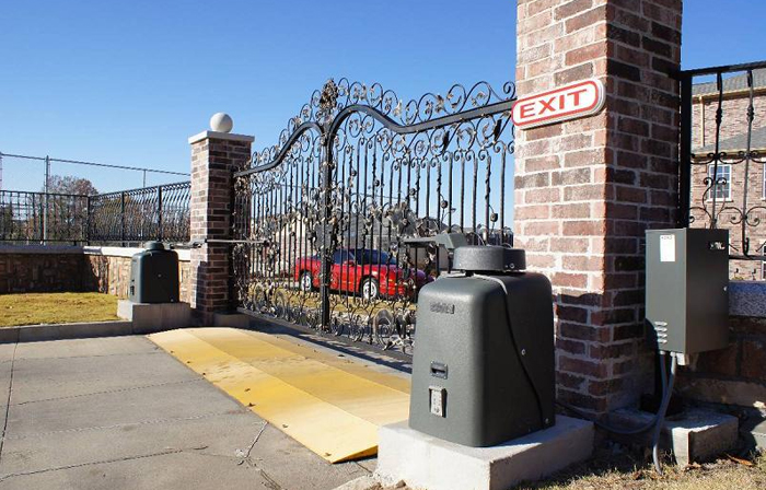 Advantages of Having a Fence and Access Controlled Gate System