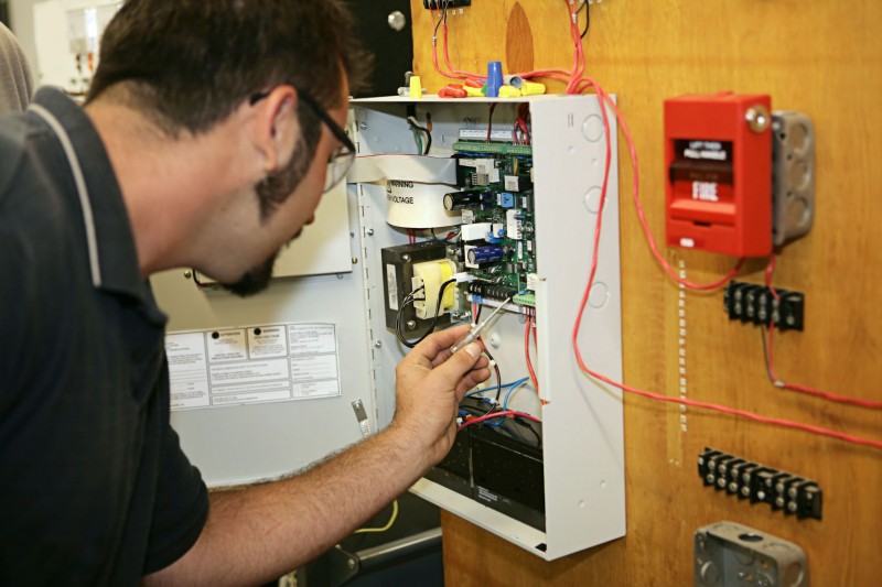 Three Critical Roles Played by an Industrial Electrician in Wichita