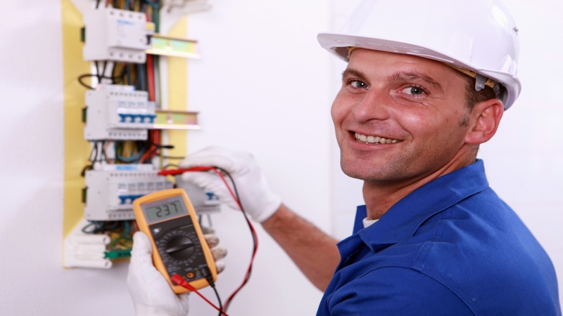 Why You Should Hire a Residential Electrician in Des Moines, IA