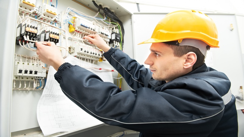 Three Reasons to Think Locally and Choose Electrical Contractors in Spartanburg, SC