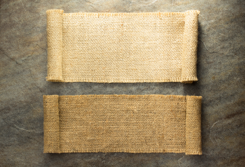 Add An Attractively Rustic Touch To Your Table Décor With Burlap Runners