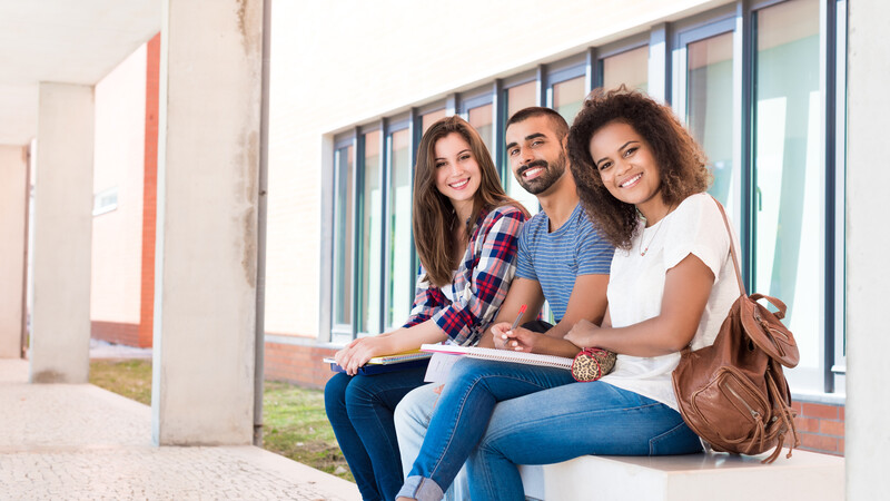 Tips For Quickly Cleaning Your Student Apartment For Thanks giving Guests